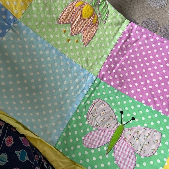 Quacker Factory spring table runner 62inchs + the flowers (close to 70 inches) - Picture 2 of 7